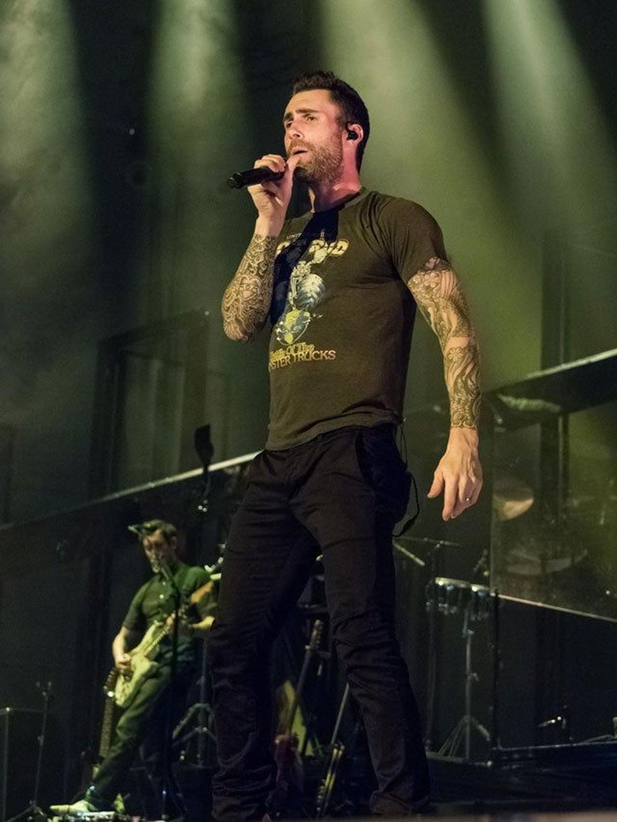 Adam Levine en su concierto en Lisboa