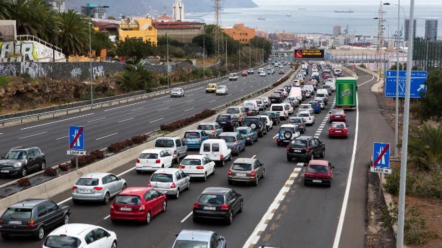 Canarias revisará la fiscalidad de los combustibles para acercarla a Europa
