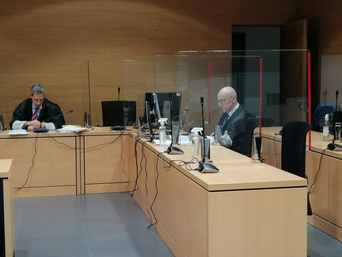 El fiscal Antonio Amor, durante el juicio contra seis personas acusadas de distribuir cocaína en Gran Canaria de este jueves.