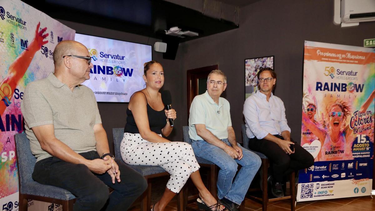 El presidente de la Fundación Canaria Pequeño Valiente, José Jerez; la concejala de Turismo, Yilenia Vega; el alcalde de San Bartolomé de Tirajana, Marco Aurelio Pérez y el CEO de Servatur Hotels &amp; Resorts, Michael Lund Jensen; durante la presentación de la carrera.