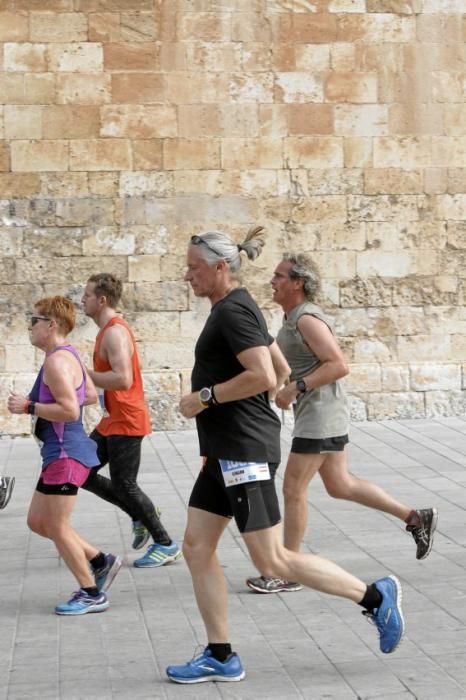 9.000 Läufer aus 49 Ländern gingen am Sonntag den 15.10. an den Start. In der Marathon Disziplin gingen die Deutschen leer aus.