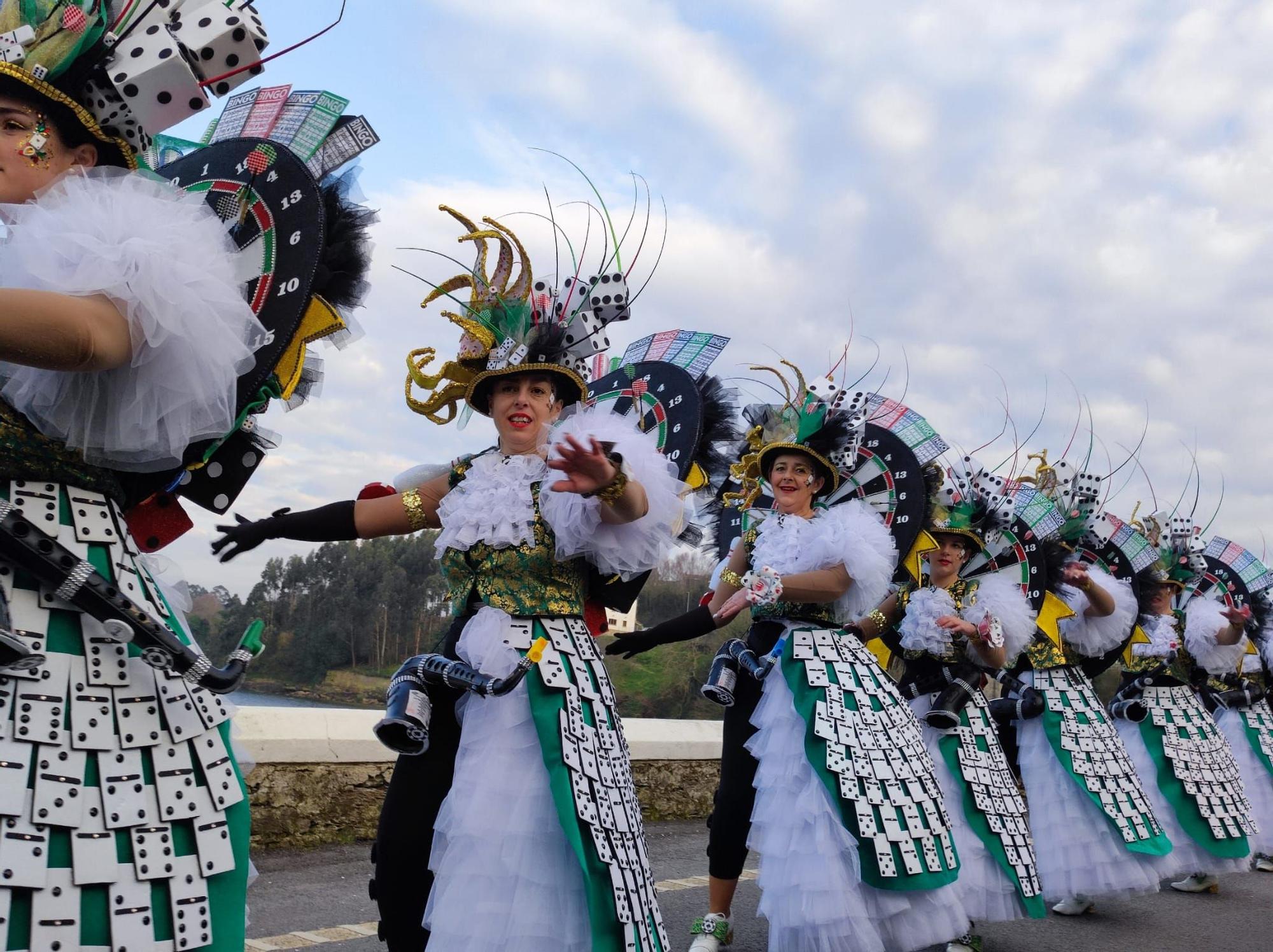 Castropol luce su carnaval, que pone final a la fiesta de las máscaras en el Occidente