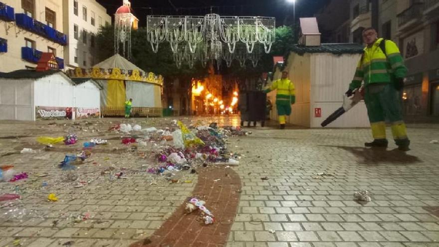 El otro impacto de la Navidad en Elche: 400 toneladas de basura en dos días clave