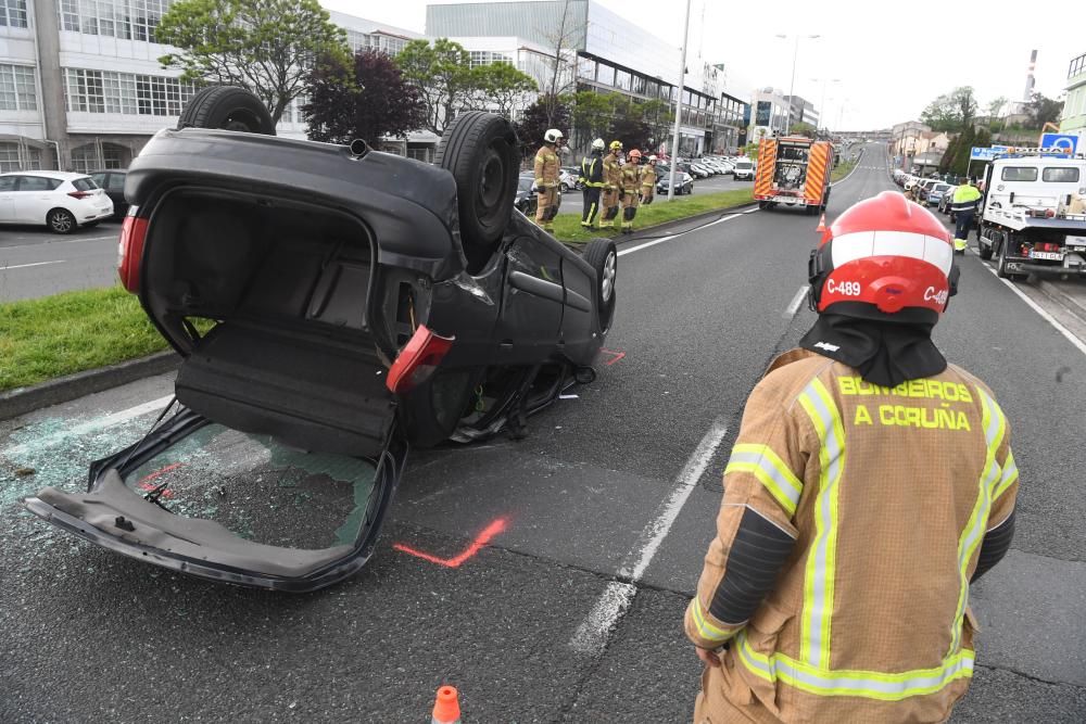 Aparatoso accidente en la avenida de Finisterre