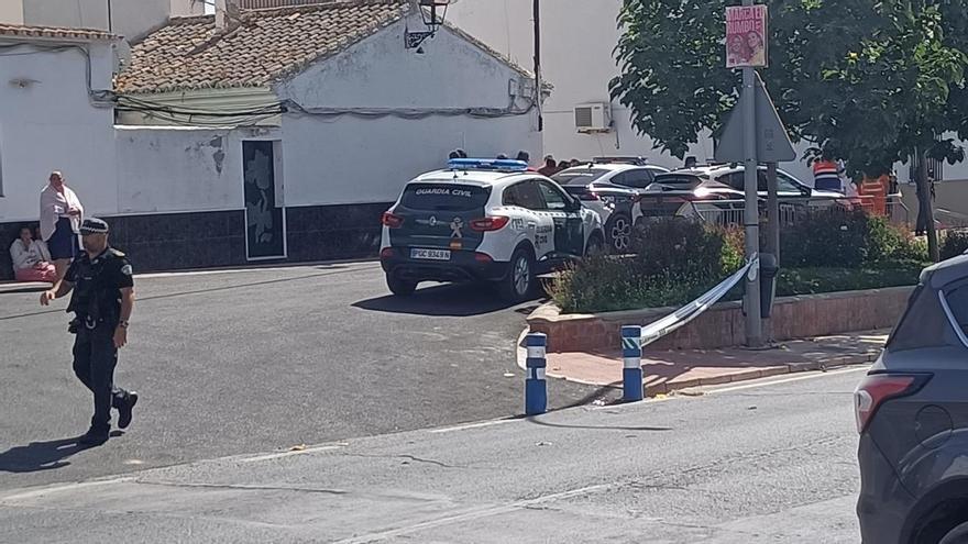 Un hombre se atrinchera con una escopeta en su casa en Málaga