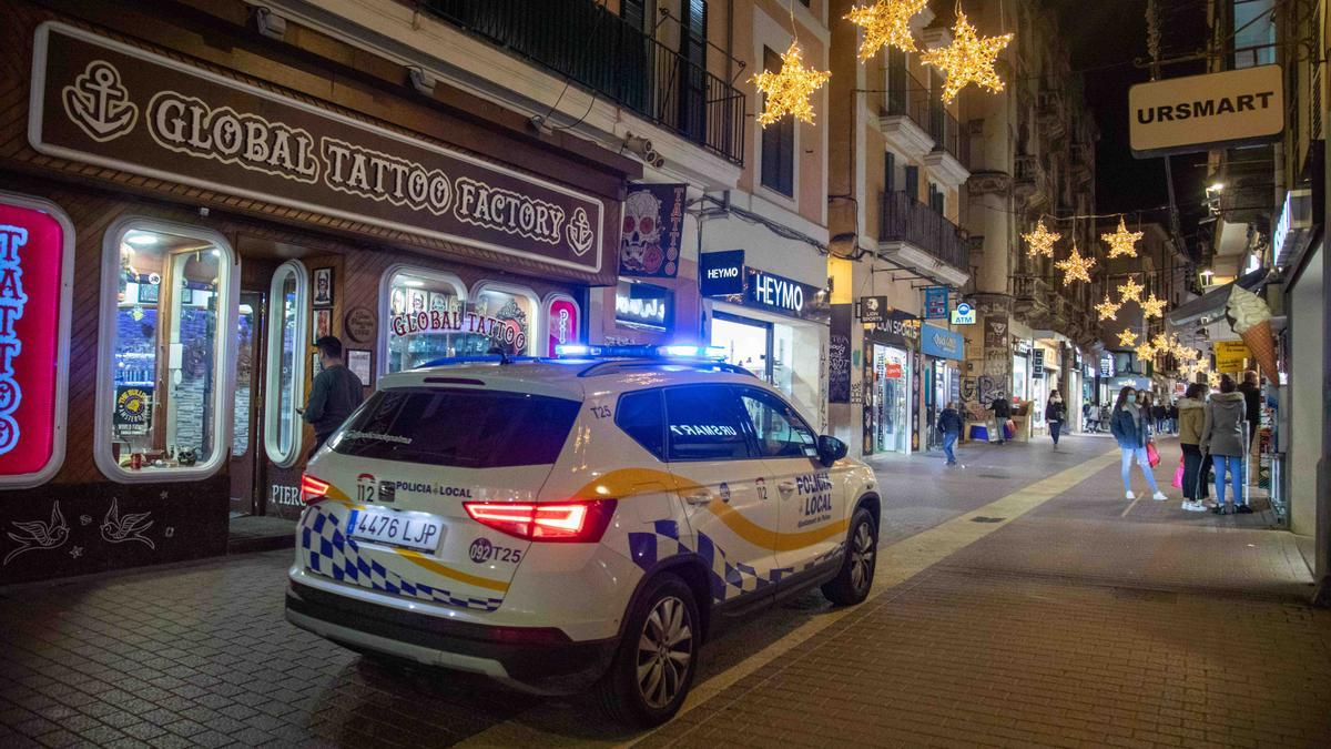 Los bares de Mallorca cierran por primera vez a las 18.00 y las grandes superficies a las 20.00 horas