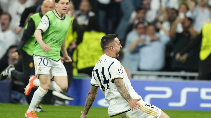 Joselu celebra el segundo gol
 al Bayern.   | // JOSÉ BRETÓN