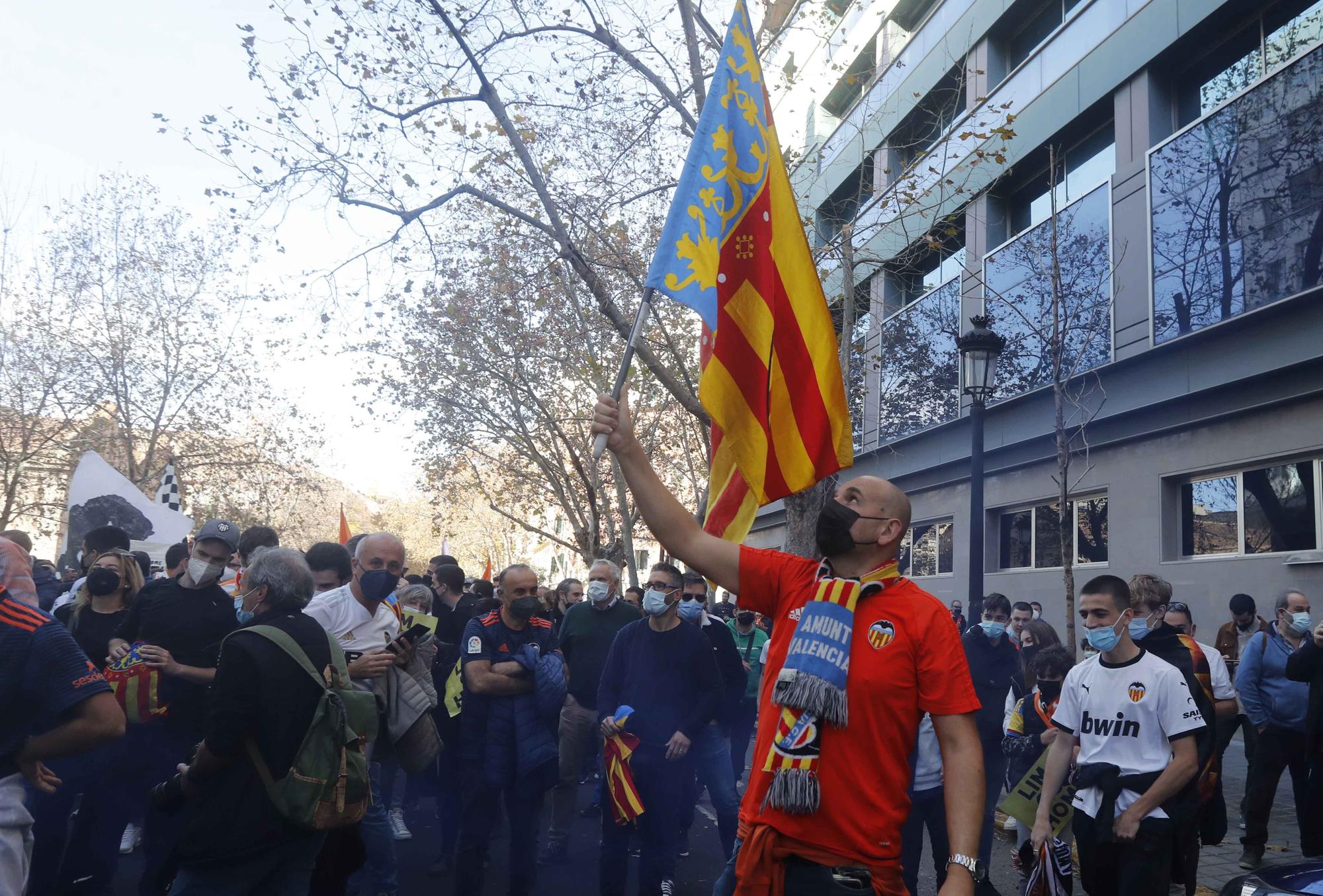 Manifestación contra Peter Lim