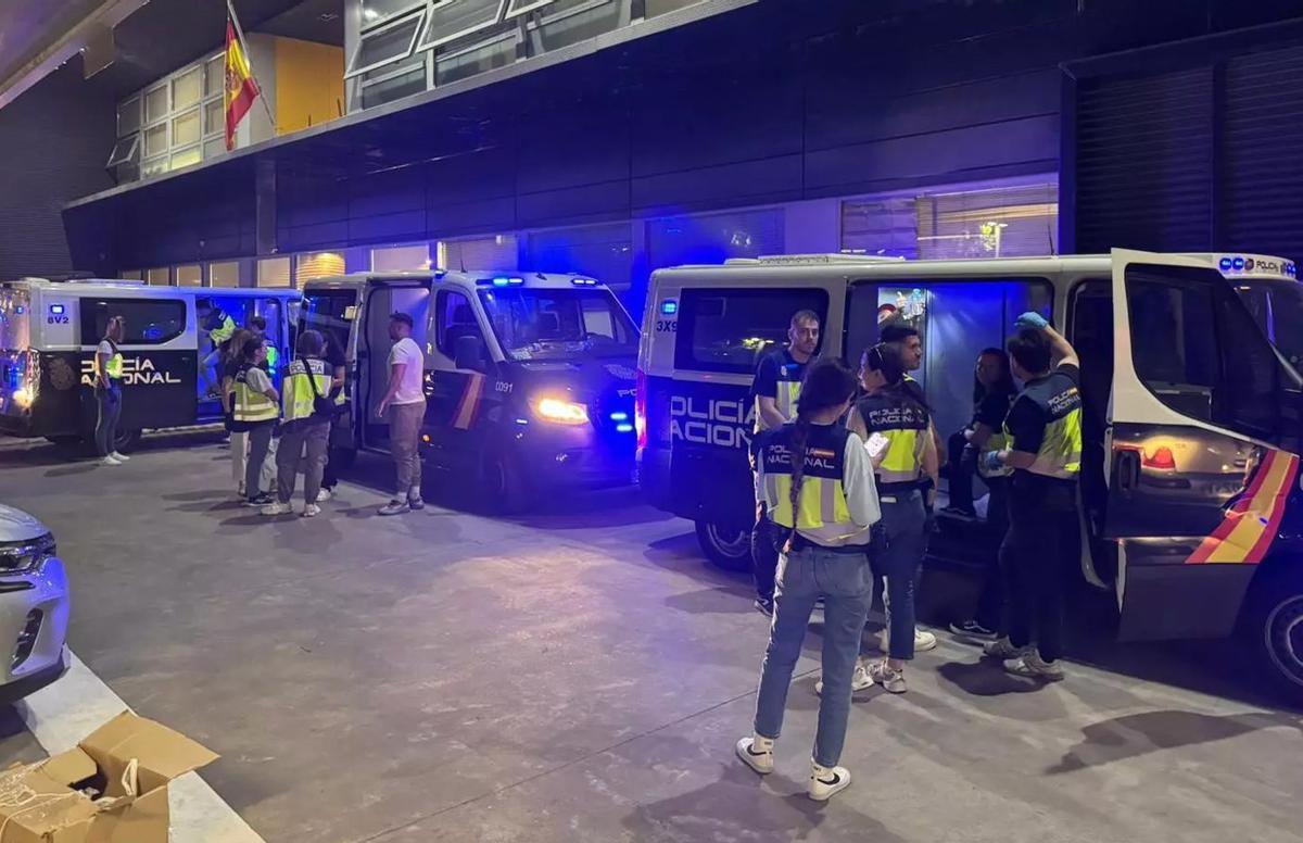 La policia expulsa de Catalunya més de 100 multireincidents