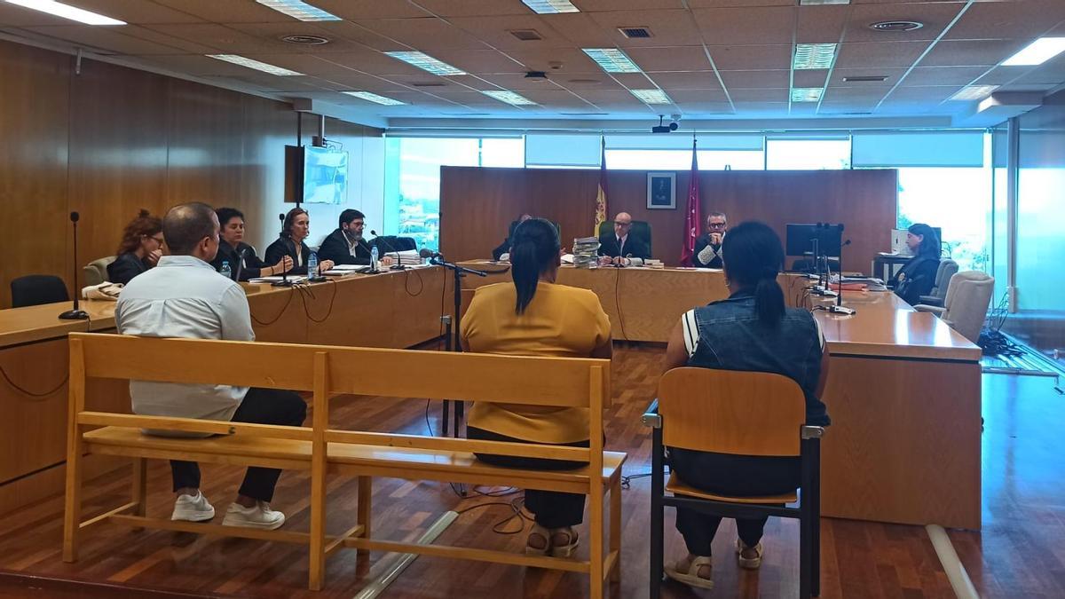 EXPLOTACIÓN SEXUAL CHALET POZUELO | Cuatro acusados de explotar sexualmente a mujeres en un chalet de Pozuelo de Alarcón: «Dormía en un sótano sin ventanas y solo tenía libre una hora al día»