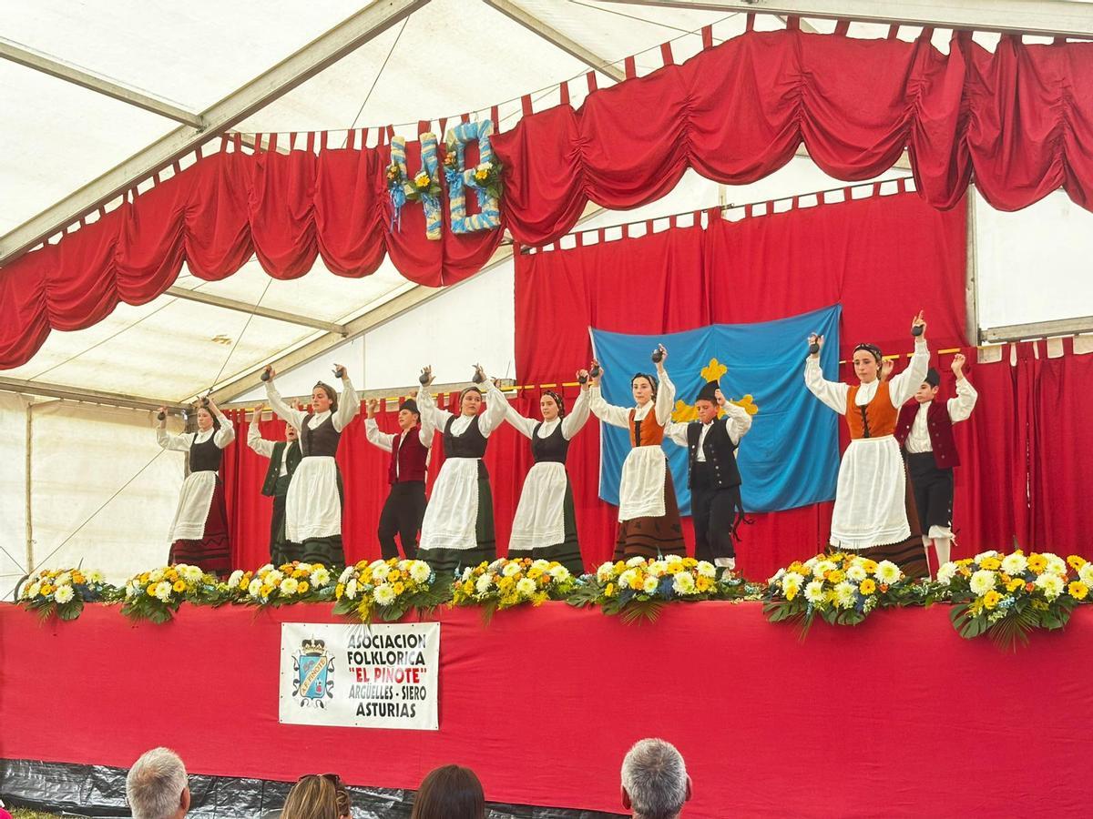 EN IMÁGENES: Festival folclórico infantil en Argüelles