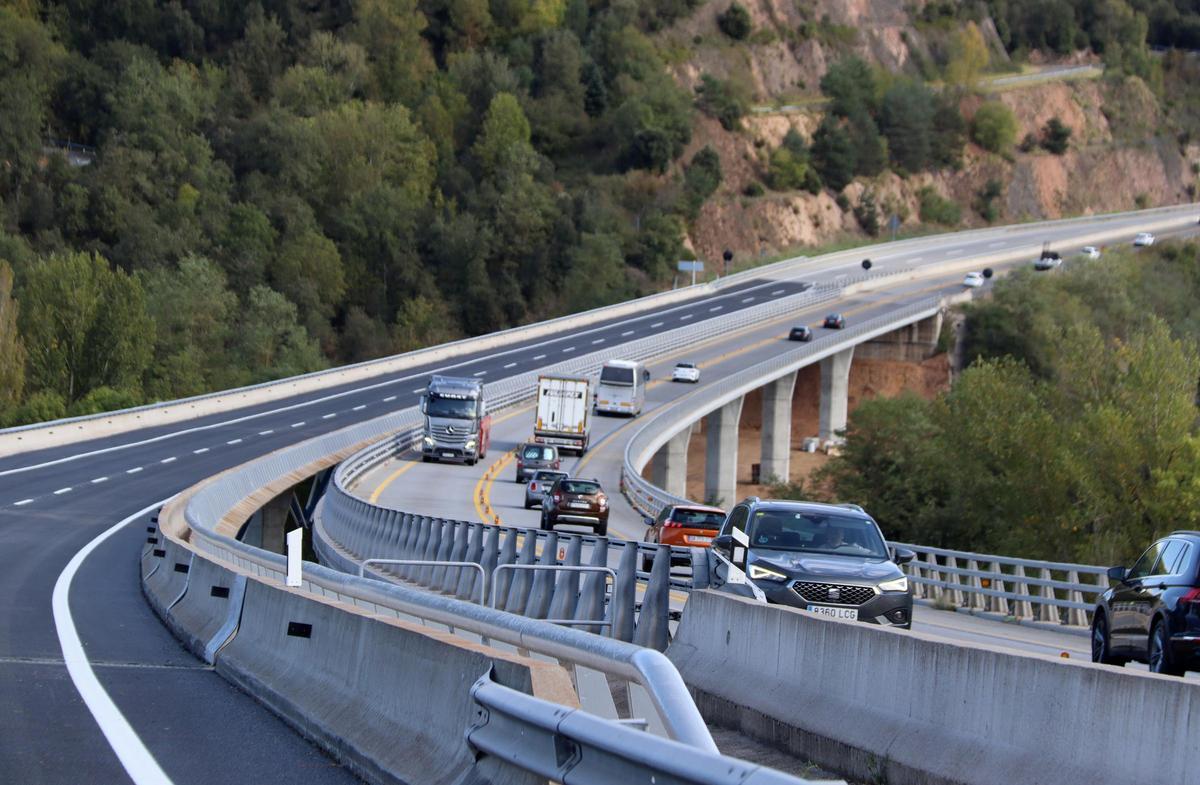 La C-25 al seu pas pel viaducte dOsomort La C-25 al seu pas pel viaducte dOsomort