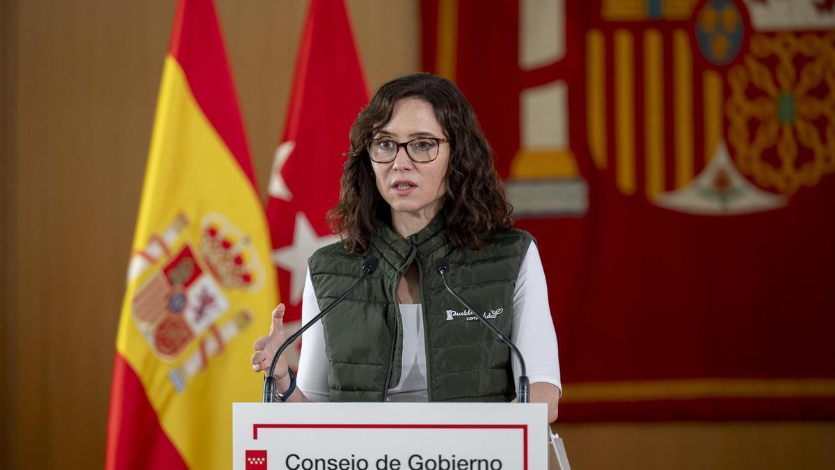 Ayuso arremete contra Sánchez por "boicotear" los conciertos de Shakira: "Necesita apagar nuestra luz"