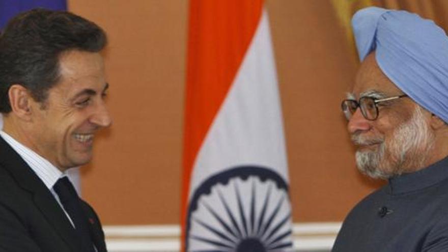 Sarkozy junto al primer ministro indio Manmohan Singh.