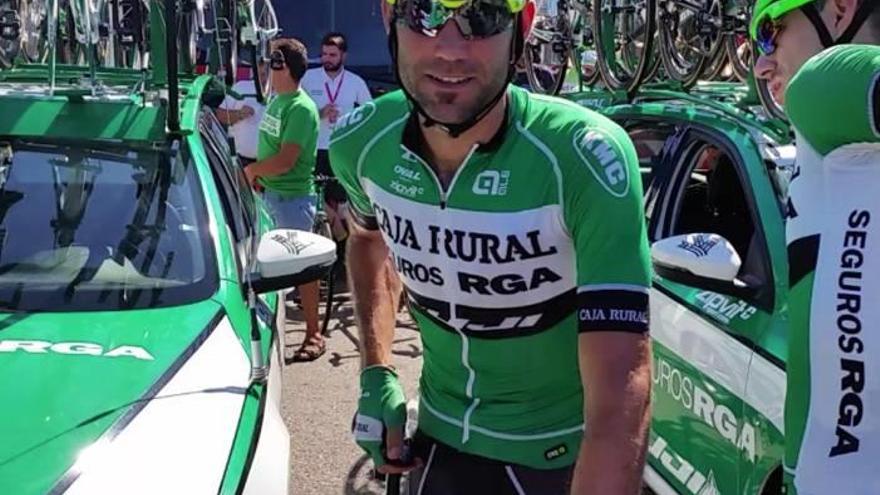 Lluís Mas, antes de la salida de una etapa en la Vuelta.