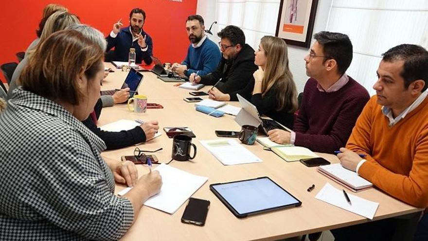 El PSOE pide una ordenanza de Vía Pública que homogeneice la estética hostelera