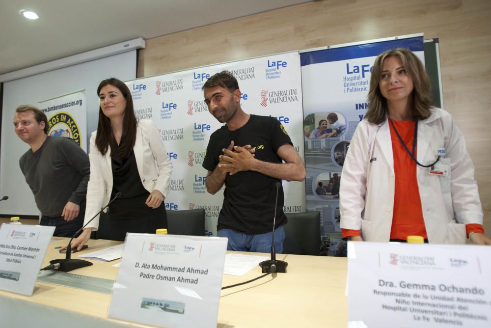 Instante de la rueda de prensa en La Fe para dar a conocer el estado del niño.