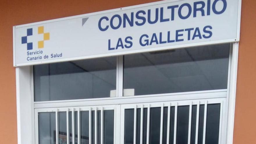 Puerta del centro de salud de Las Galletas