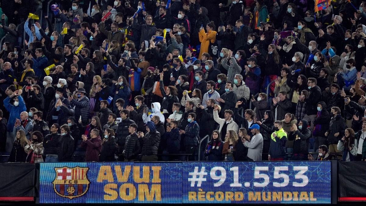 El público copó las gradas del Camp Nou