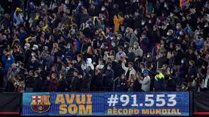 El público copó las gradas del Camp Nou