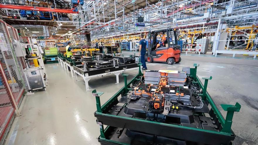 La producción industrial acelera su avance en junio al 3,8% y suma cuatro meses de alzas