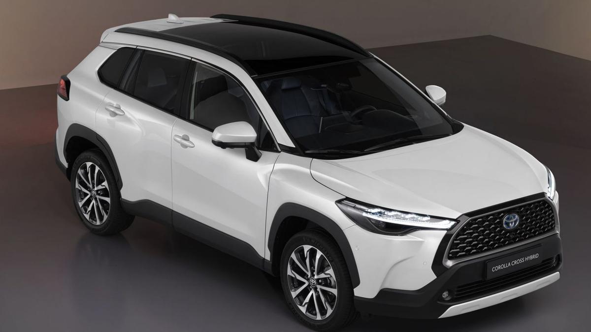 Per mida, el Corolla Cross se situa  entre el Toyota C-HR i elRAV4, al centre 
del competit segment C  a Europa. | TOYOTA