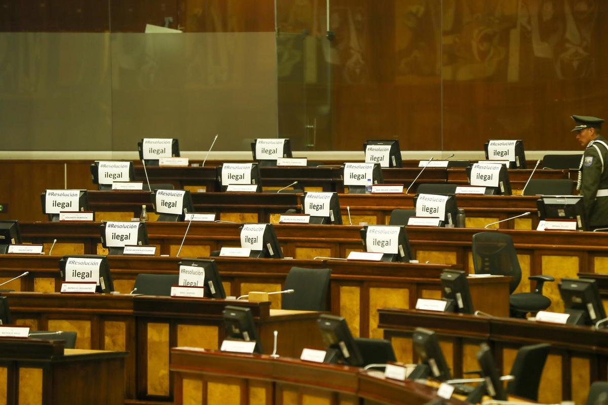 Fotografía de la Asamblea Nacional (Parlamento) tras una sesión de debate hoy, en Quito (Ecuador).