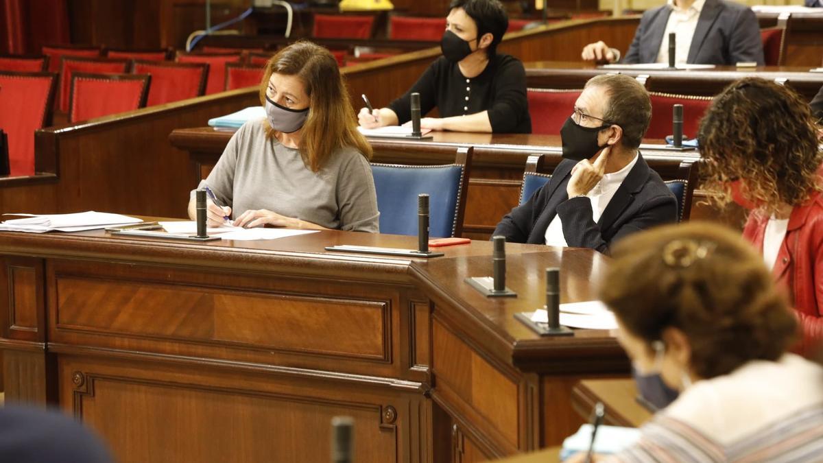 El PP sitúa a Armengol de madrugada en un bar que incumplía el horario ...
