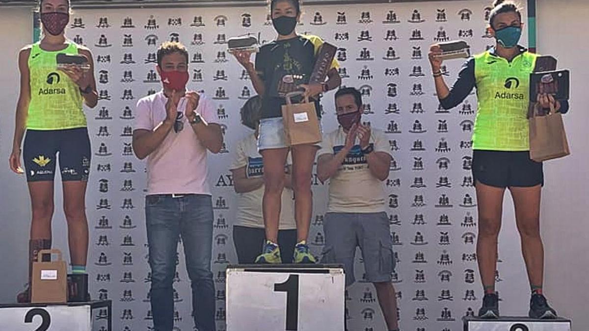 Las tres primeras clasificadas en la prueba larga del Trail Barranqueras. / Zamora Corre