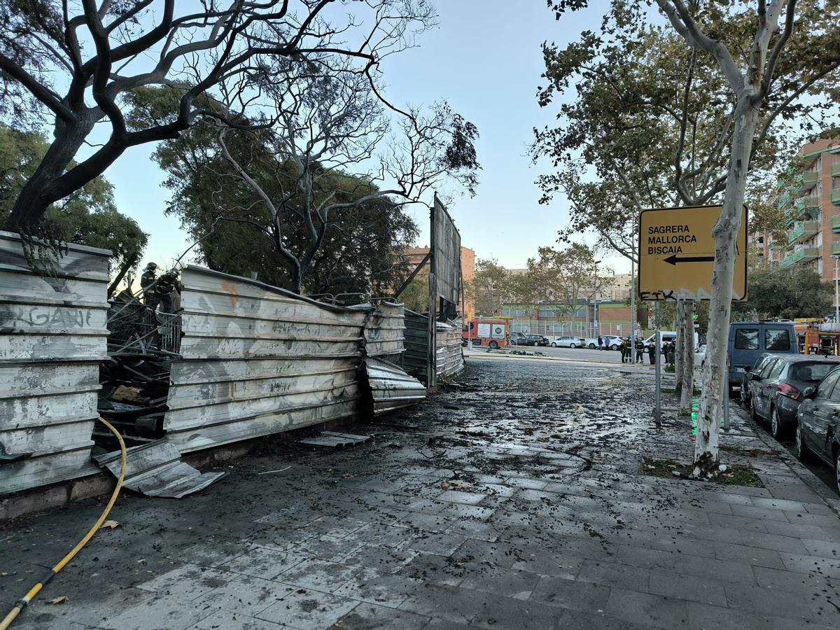 Incendio en un asentamiento de barracas en la calle de Bac de Roda de Barcelona