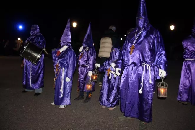 Mombuey acompaña a su Dolorosa en la noche del Jueves Santo