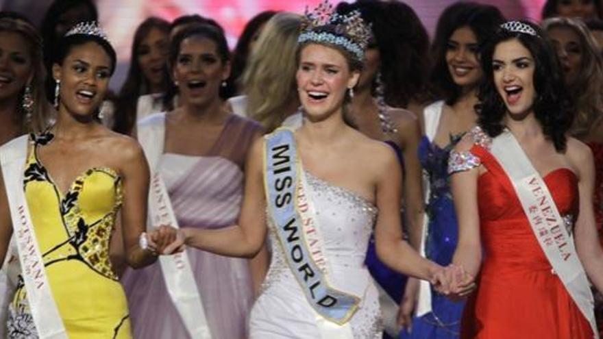 La ganadora, Alexandra Mills, con la corona.