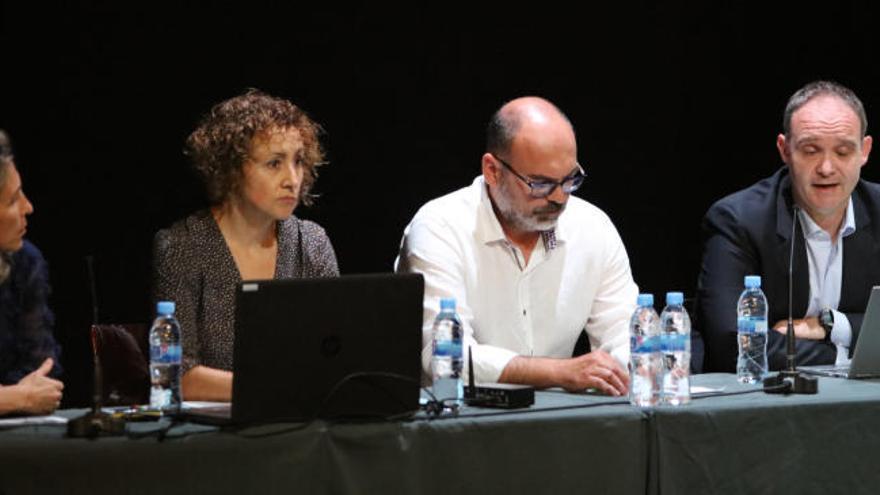 Un momento de la presentación de la jornada por representantes de las instituciones organizadoras