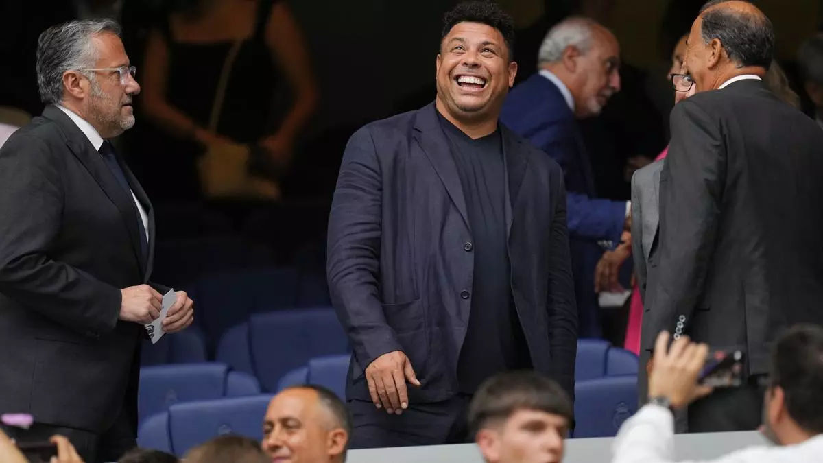 La Federaci車n de Pe?as pide al Ayuntamiento que Ronaldo sea considerado 'persona non grata'