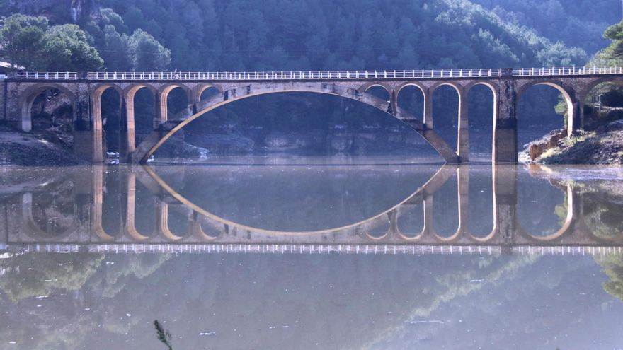 Enginyers i economistes proposen connectar les xarxes de l’Ebre, Segre, Ter-Llobregat i Costa Brava abans del 2050
