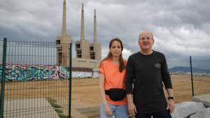 Los ecologistas Laura González y Pedro Gusi, que han investigado la contaminación industrial en terrenos de Sant Adrià.