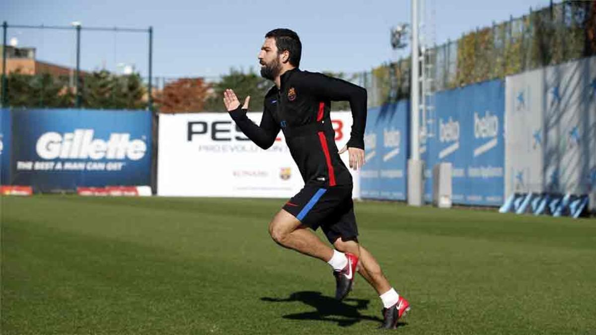 Arda Turan abandonó el entrenamiento