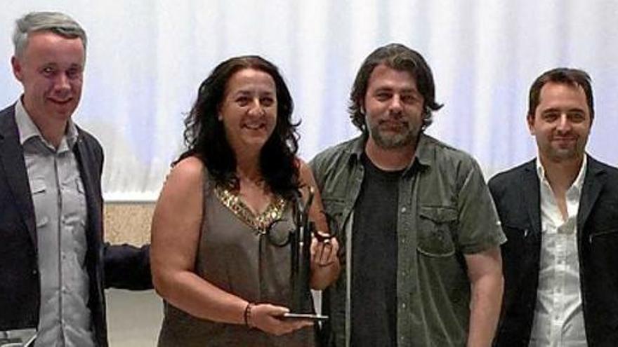 L&#039;actriu Carmen Flores i el director Javier García, de &quot;Norte&quot;, reben el premi de l&#039;alcalde i Jordi Forcada