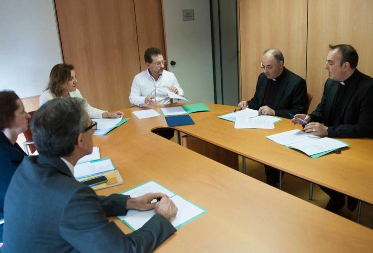 Un momento de la reunión entre el Principado y la Iglesia.
