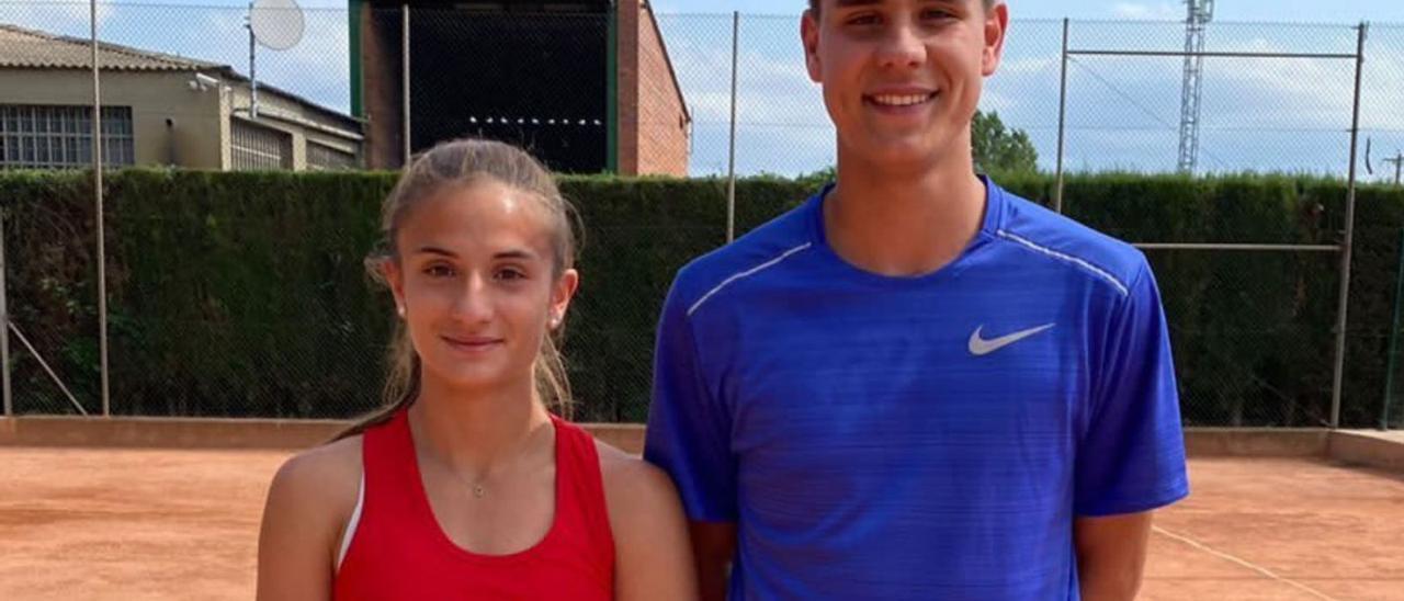 Carla Ramonet i Hugo Ruiz a les pistes del Club Tennis Figueres