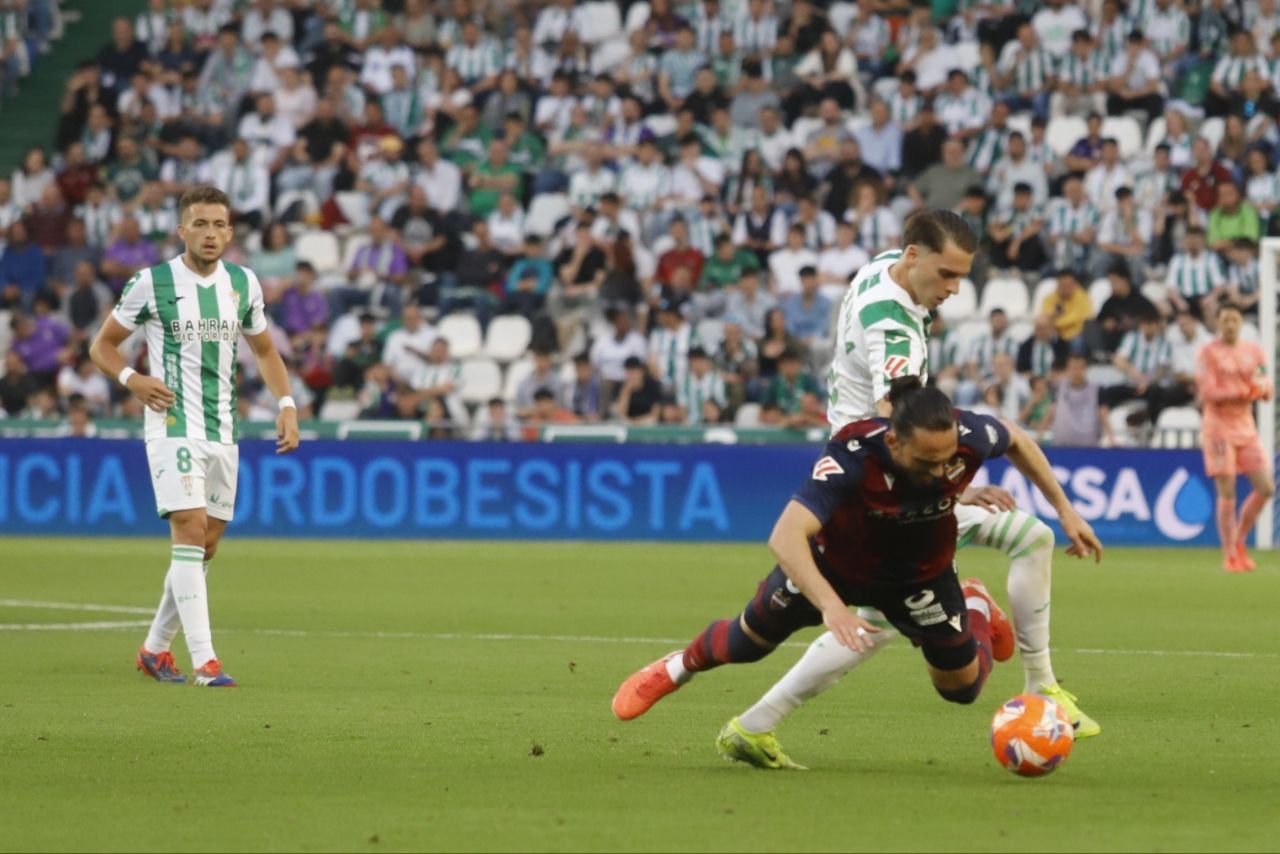 El Córdoba CF-Levante UD, las imágenes del partido de la Liga Hypermotion