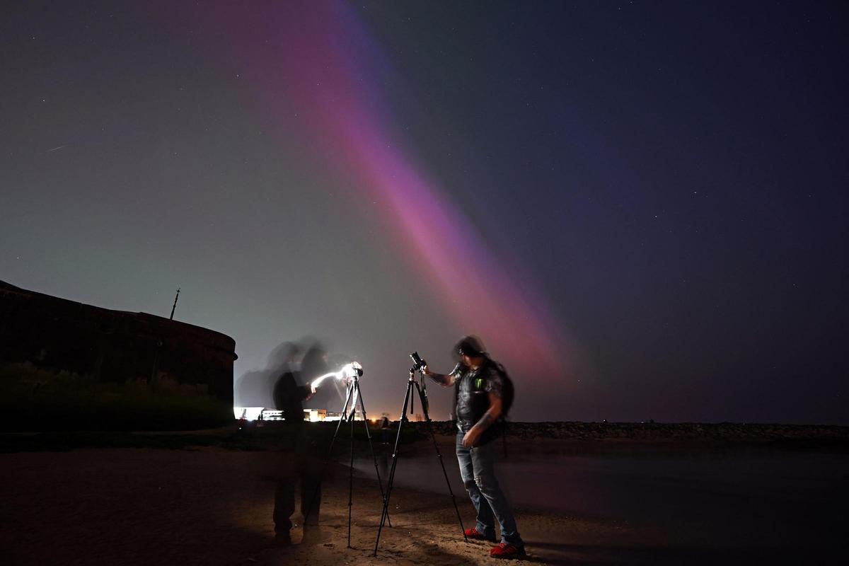 Aurora boreal en Crosby, Reino Unido.