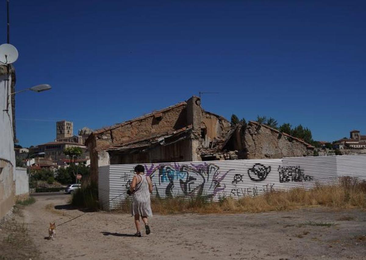 Estado en ruinas de la casa adquirida por el Ayuntamiento de Zamora para crear la nueva dotación | L.O.Z. (ARCHIVO)