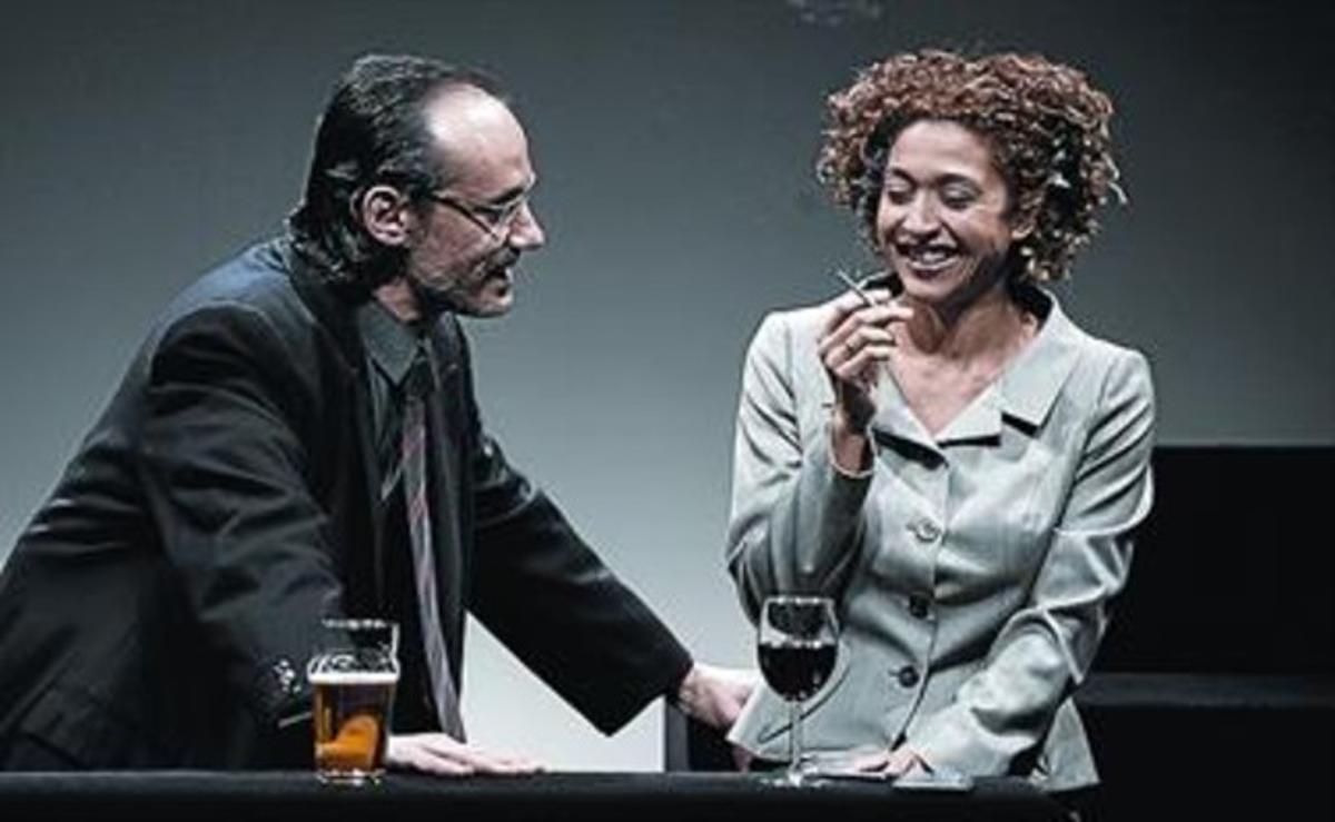 Francesc Orella i Vicenta Ndongo, en un moment de l’obra. Francesc Orella i Vicenta Ndongo, en un moment de l’obra.