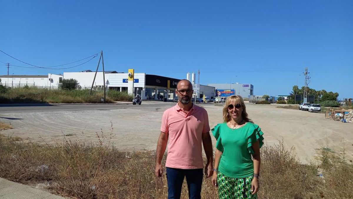 El solar se sitúa en la entrada del pueblo. |