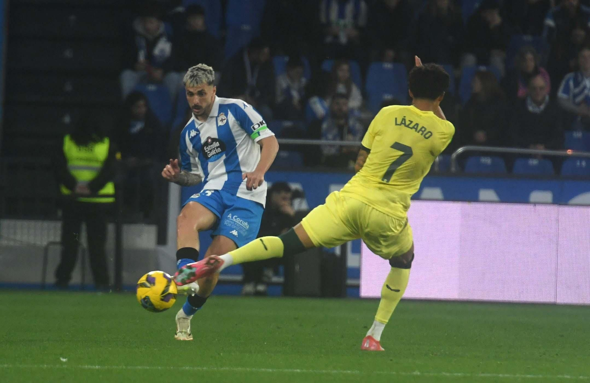 El Deportivo doblega al Almería en Riazor (3-1)