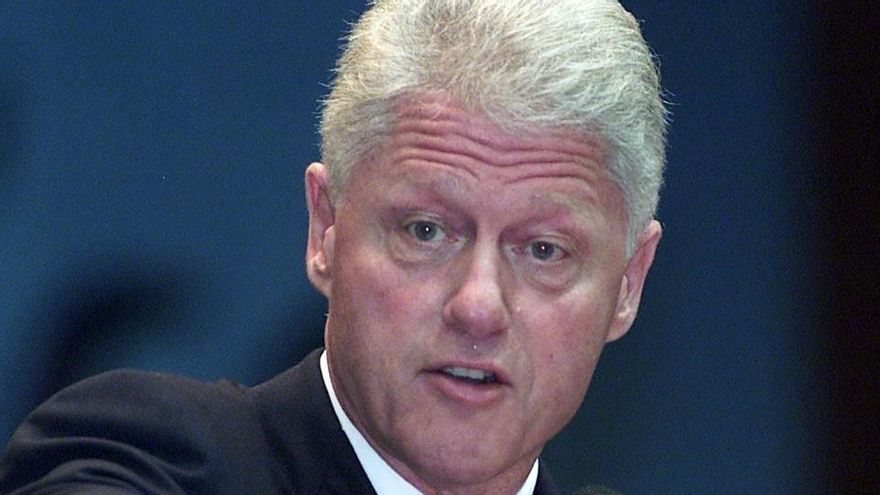 Publiquen unes fotos de Bill Clinton amb una de les esclaves sexuals de Jeffrey Epstein