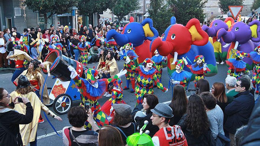 Desfile de comparsas en Ourense en 2020, semanas antes de la crisis sanitaria. |   // IÑAKI OSORIO