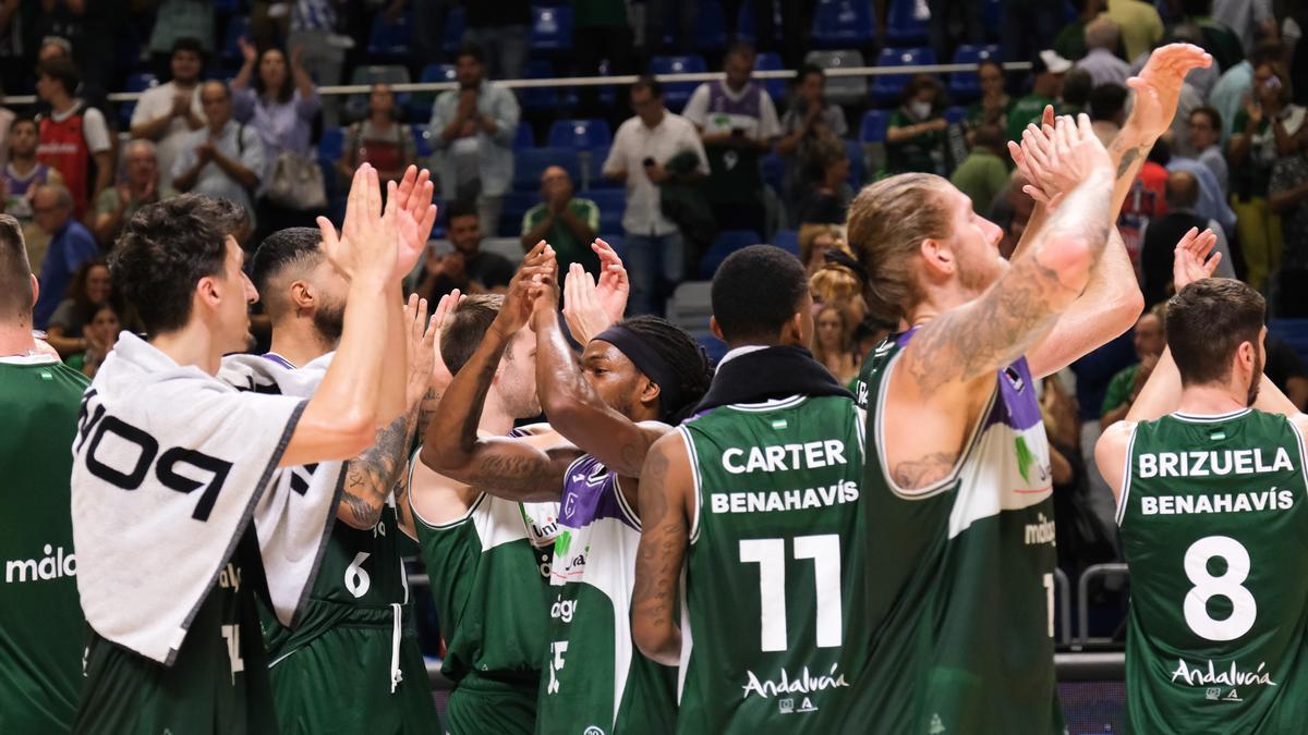 Los jugadores del Unicaja celebran su victoria contra el Covirán Granada.