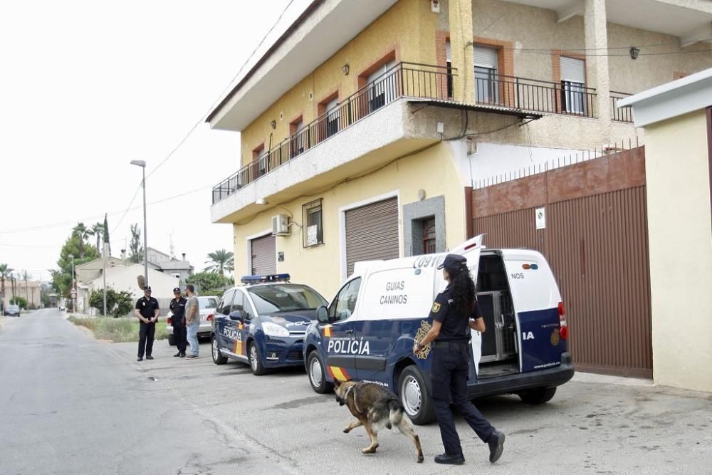 Le pegan un tiro en el cuello para robarle en su casa de Zarandona